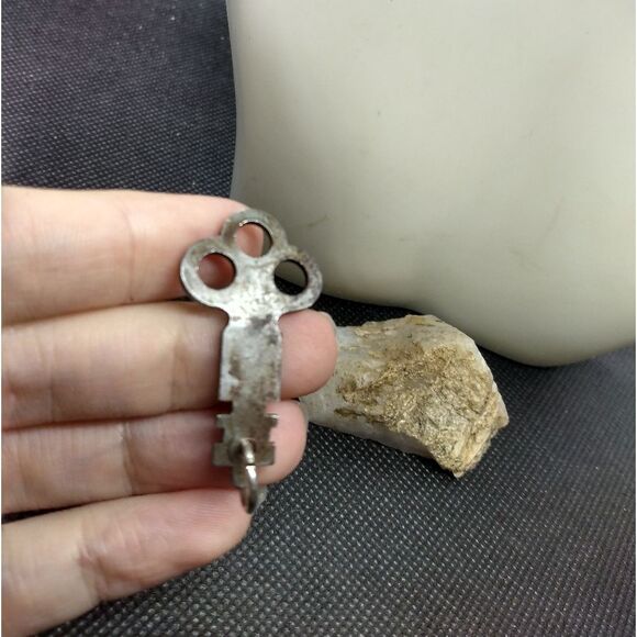 Antique Solid Silver key‎ necklace pendant - Picture 1 of 3